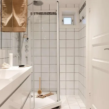 With Balcony And 3 Bedrooms! * ברגן