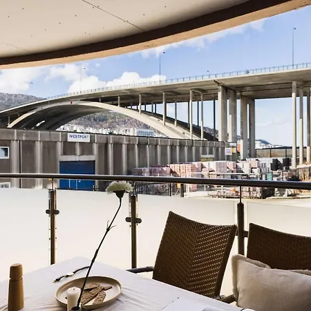 With Balcony And 3 Bedrooms! Appartement *