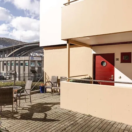 With Balcony And 3 Bedrooms! * Берген