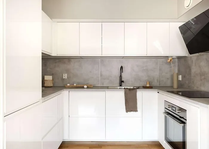 With Balcony And 3 Bedrooms! Bergen