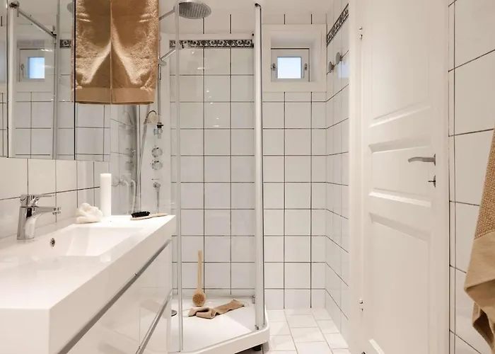 With Balcony And 3 Bedrooms! * Bergen